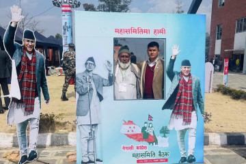 कांग्रेस महासमिति बैठकस्थलमा देउवाको ब्रान्डिङ, बीपीसँगै राखियो डमी तस्वीर